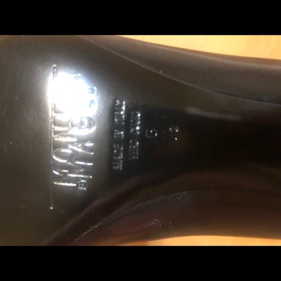 Black Monica Magli kitten heel shoes - Picture 6 of 6